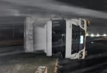 Photo of VÍDEO: ventania tomba caminhão com motorista dentro, em SC