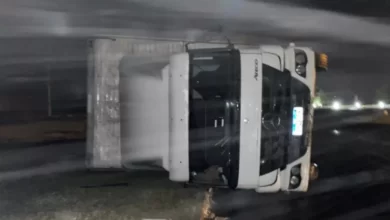 Photo of VÍDEO: ventania tomba caminhão com motorista dentro, em SC