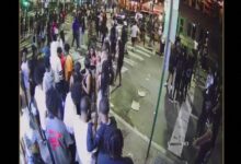 Photo of Câmera flagra momento em que atiradores abrem fogo contra multidão
