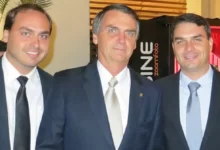 Photo of Crise na comunicação opõe estratégias de Flávio e Carlos na campanha de Bolsonaro