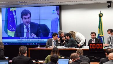Photo of LDO prevê salário mínimo de R$ 1.294 e déficit de R$ 65,9 bilhões em 2023