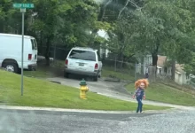 Photo of Menino de cinco anos se veste de Chucky e assusta vizinhos