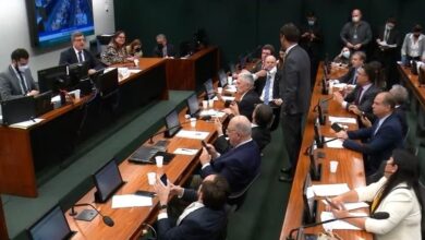 Photo of Oposição adia votação da PEC que amplia o Auxílio Brasil e cria outros benefícios