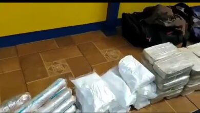 Photo of PRF prende carreta com fundo falso carregada de cocaína e dinamite