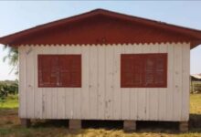 Photo of Carpinteiro coloca casa inteira em carreta e muda endereço dela após calote em SC