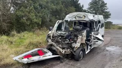 Photo of 7 pessoas morrem em colisão entre van e caminhão