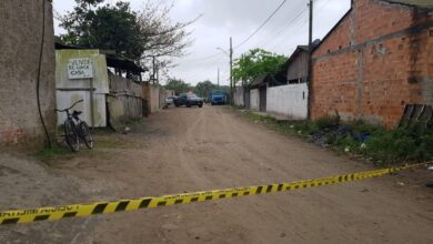 Photo of Confronto com PMs deixa quatro mortos em Paranaguá