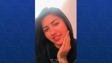 Photo of Mulher é morta a tiros dentro de casa e na frente das filhas