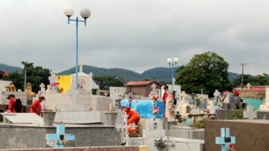 Photo of Mulher é flagrada desenterrando o corpo de ex-namorado em cemitério