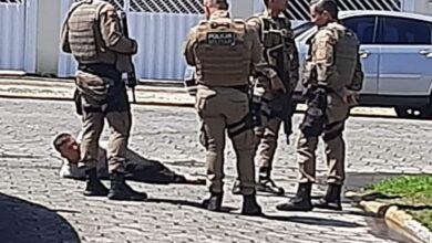Photo of Homem armado com faca invade creche em Camboriú