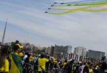 Photo of Desfile em comemoração ao Bicentenário reúne multidão na Esplanada