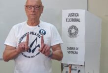 Photo of Esperidião Amin vota em Florianópolis e fala sobre preservação do processo democrático