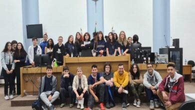 Photo of Adolescentes visitam e conhecem fórum da comarca de Chapecó para simulação de júri