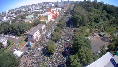Photo of POVO NA RUA: Milhares de pessoas participam de manifestação pela democracia em Chapecó