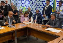 Photo of “Seremos uma só voz para defender Santa Catarina”, diz Jorginho Mello em primeira reunião com a bancada catarinense em Brasília