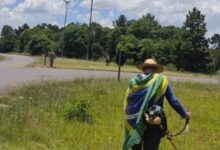 Photo of Manifestantes fazem manutenção do trevo da BR-153 em Concórdia