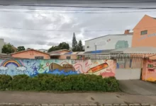 Photo of 30 crianças são resgatadas às pressas, com barco, de creche em Curitiba