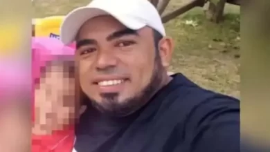 Photo of Homem esfaqueado cai de ambulância, é ‘esquecido’ e achado morto depois
