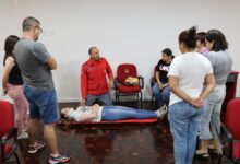 Photo of Técnicos da saúde fazem treinamento de transporte de pacientes