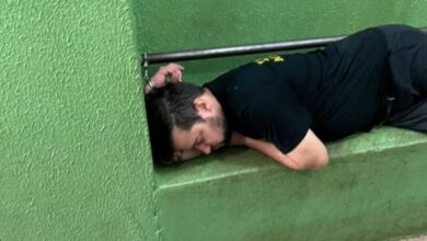 Photo of Ex-humorista de tv bate na própria mãe e é preso