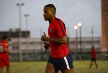 Photo of Jogador de futebol é preso no aeroporto de Paris com mais de 100kg de cocaína