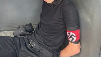Photo of Jovem vestido com símbolo nazista entra com bomba, arma falsa e machado em escola de SP
