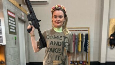 Photo of Deputada federal posta foto com arma e faz referência a Lula