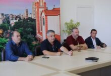 Photo of Administração Municipal reúne entidades e vereadores para falar de projetos de reformas e ajustes