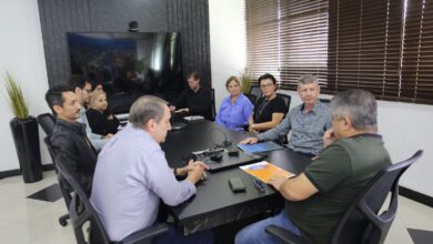 Photo of Prefeitura e diretoria da CDL tratam da decoração natalina