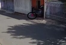 Photo of Bebê de 1 ano é atropelada na garagem de casa e sobrevive