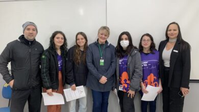 Photo of Deputada Luciane entrega moção de aplauso para estudantes do IFSC Chapecó
