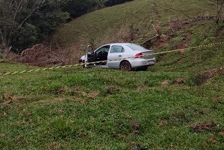 Photo of Homem é encontrado morto em veículo após saída de pista no Oeste