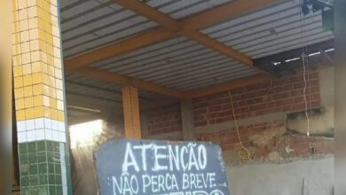 Photo of VIRALIZOU: Por causa de fofoqueiros, dono de loja em obras fixa placa inusitada no local