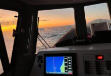 Photo of Helicóptero do Corpo de Bombeiros inicia buscas por pescadores desaparecidos na Capital