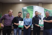 Photo of Prefeitura entrega lotes urbanos regularizados para famílias chapecoenses