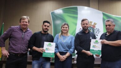 Photo of Prefeitura entrega lotes urbanos regularizados para famílias chapecoenses