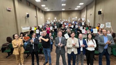 Photo of Mais 87 famílias recebem matrículas imobiliárias em Chapecó