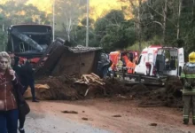 Photo of Grávida entra em trabalho de parto em grave acidente entre ônibus e carreta