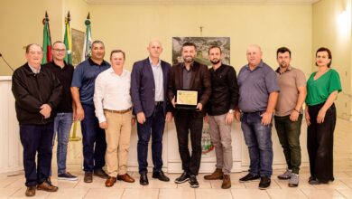 Photo of Juarez Tavares recebe o título de Cidadão Machadinhense