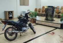 Photo of Homem entra em igreja de moto e esfaqueia fiéis