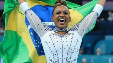 Photo of Rebeca Andrade é ouro no solo e se torna a maior medalhista do Brasil em Olimpíadas