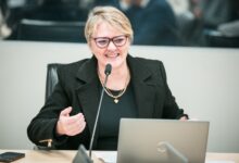 Photo of PELO ESTADO – Luciane Carminatti, presidente da Comissão de Educação e Cultura da Alesc