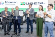 Photo of Em Chapecó, Jorginho Mello assina aditivo para edital que incentiva a pesquisa ligada à produção de leite