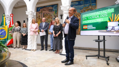Photo of Governador sanciona projeto de lei para descompactar tabela salarial e valorizar professores