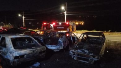Photo of Incêndio em pátio de sucatas deixa veículos em chamas em Chapecó