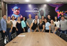 Photo of Prefeito empossa novos servidores municipais
