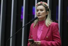 Photo of COLUNA PELO ESTADO – Julia Zanatta não poupa críticas ao governador