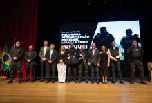 Photo of Governador anuncia investimento histórico de R$ 1,4 bilhão para ampliação do sistema prisional catarinense