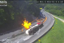 Photo of Caminhão de combustível explode na BR-101 e mais de 20 veículos pegam fogo