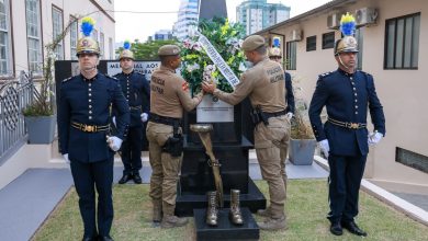 Photo of Homenagem aos policiais militares tombados em serviço é realizada em Florianópolis
